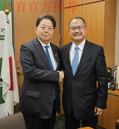 中国足球协会主席蔡振华会见华侨企业家蔡冠深 中国足球协会主席蔡振华会见华侨企业家蔡冠深